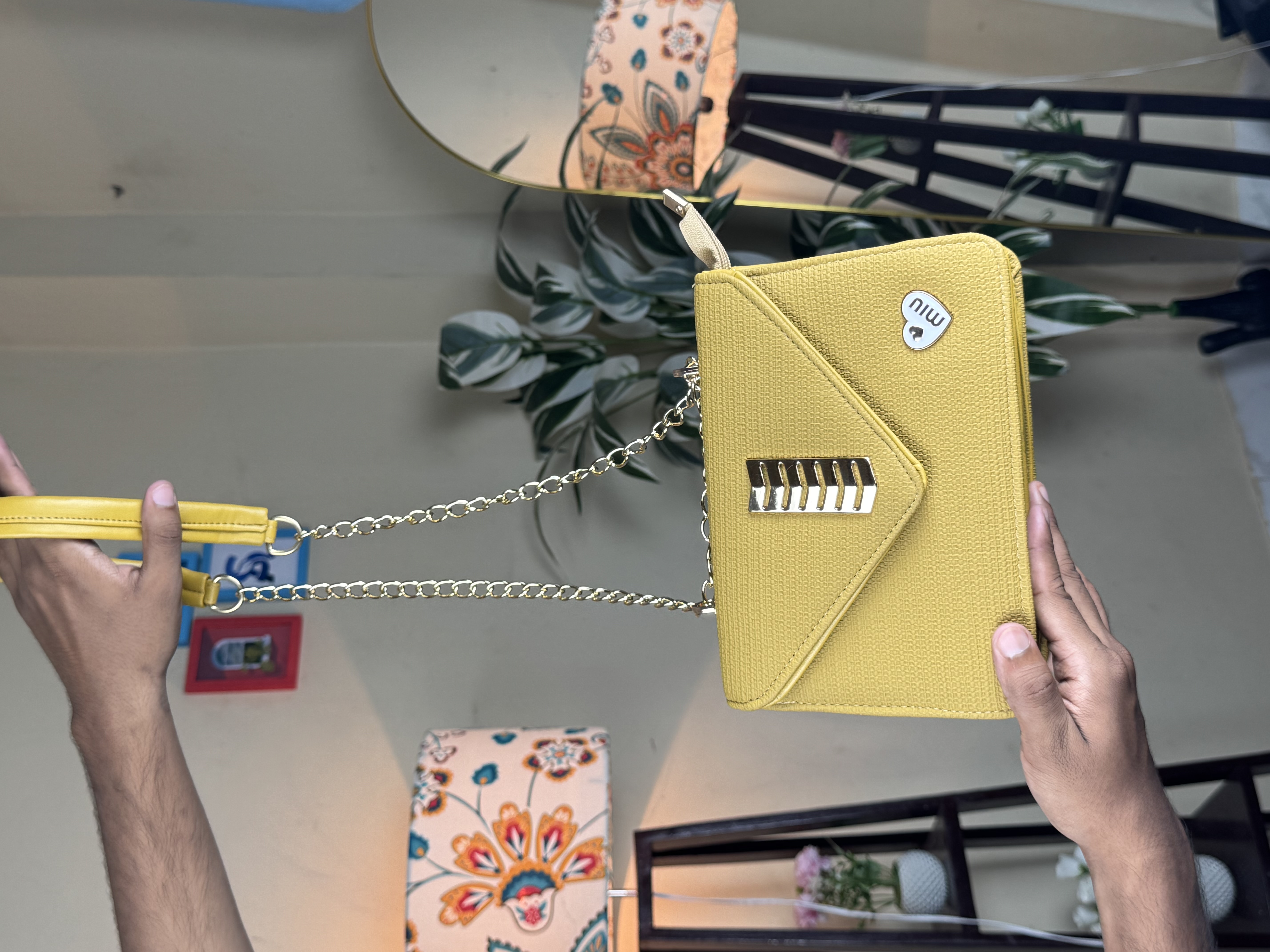 👜 Golden Glow Chain Bag ✨