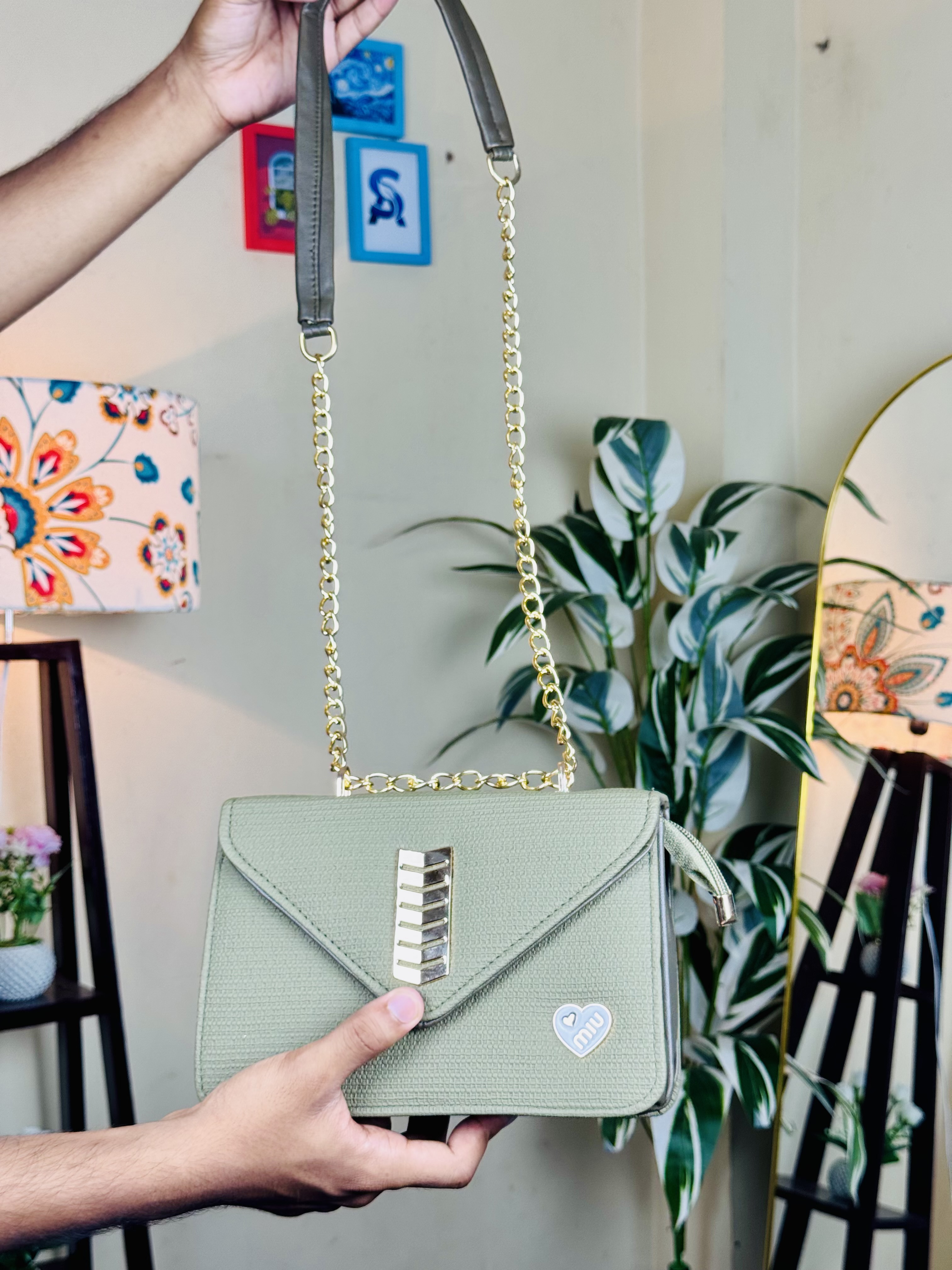 👜 Olive Luxe Chain Crossbody Bag ✨